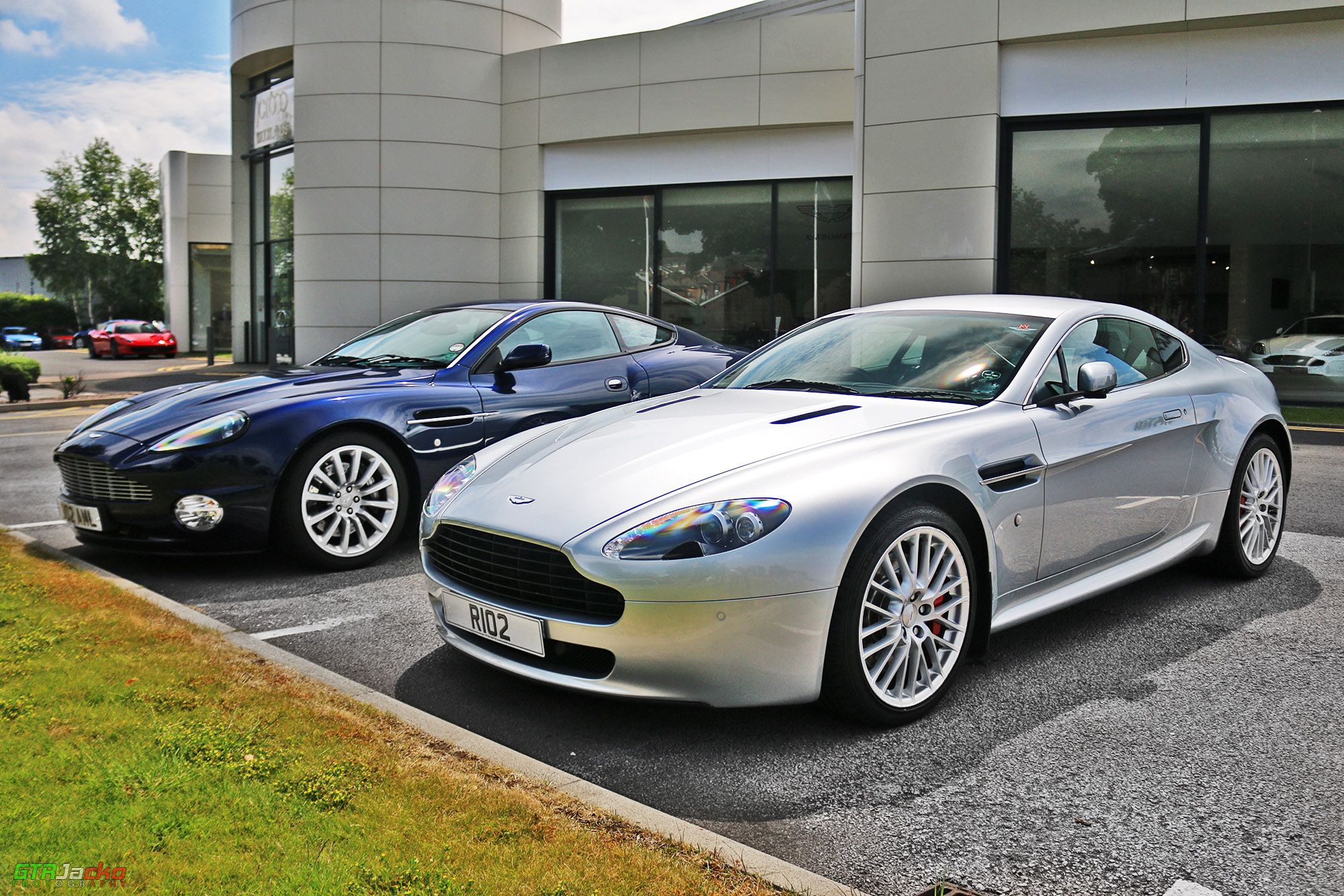 R102, Aston Martin V8 Vantage 