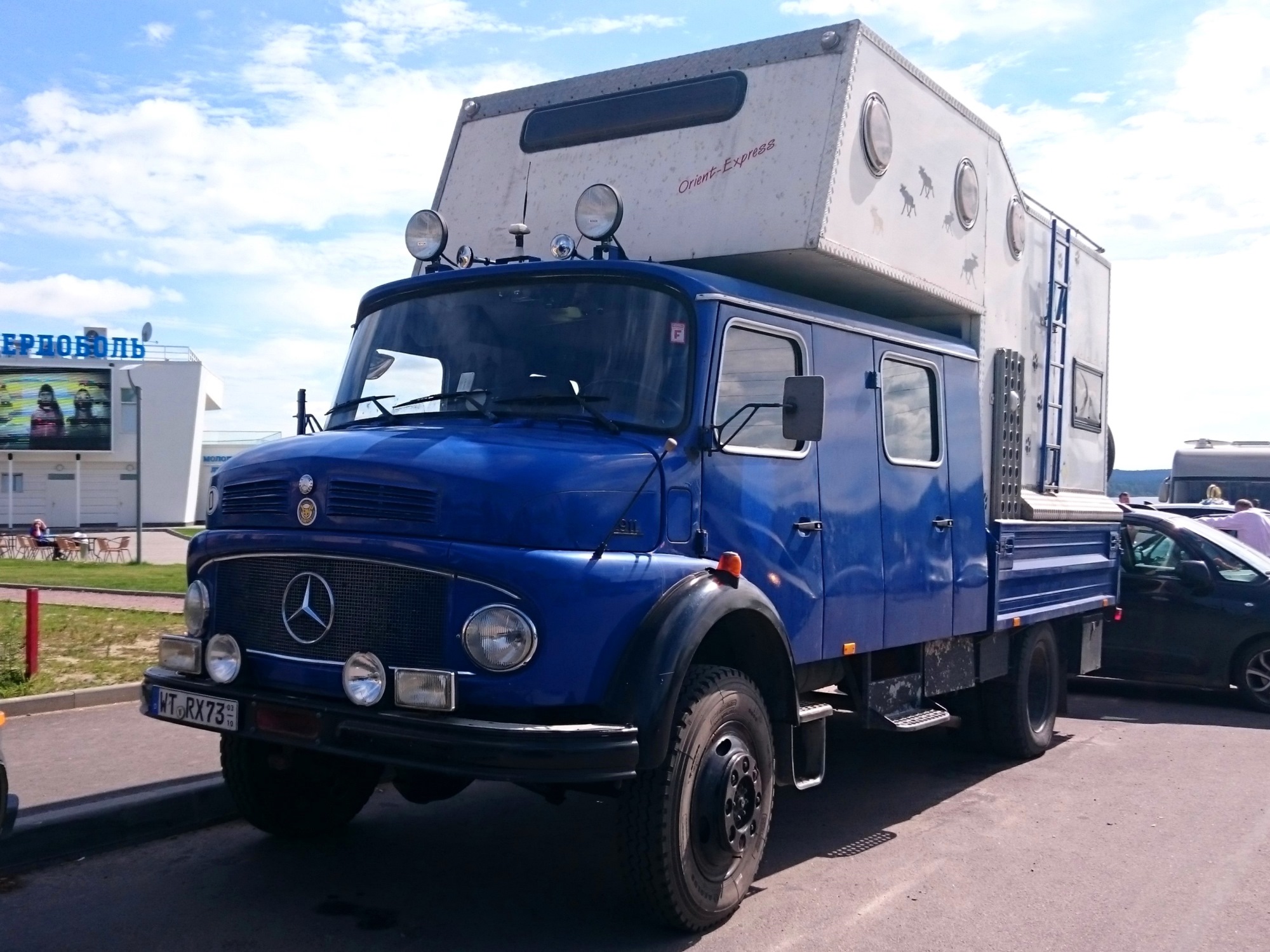 WT RX 73 (03/10), Mercedes-Benz L/LA-Series Trucks 