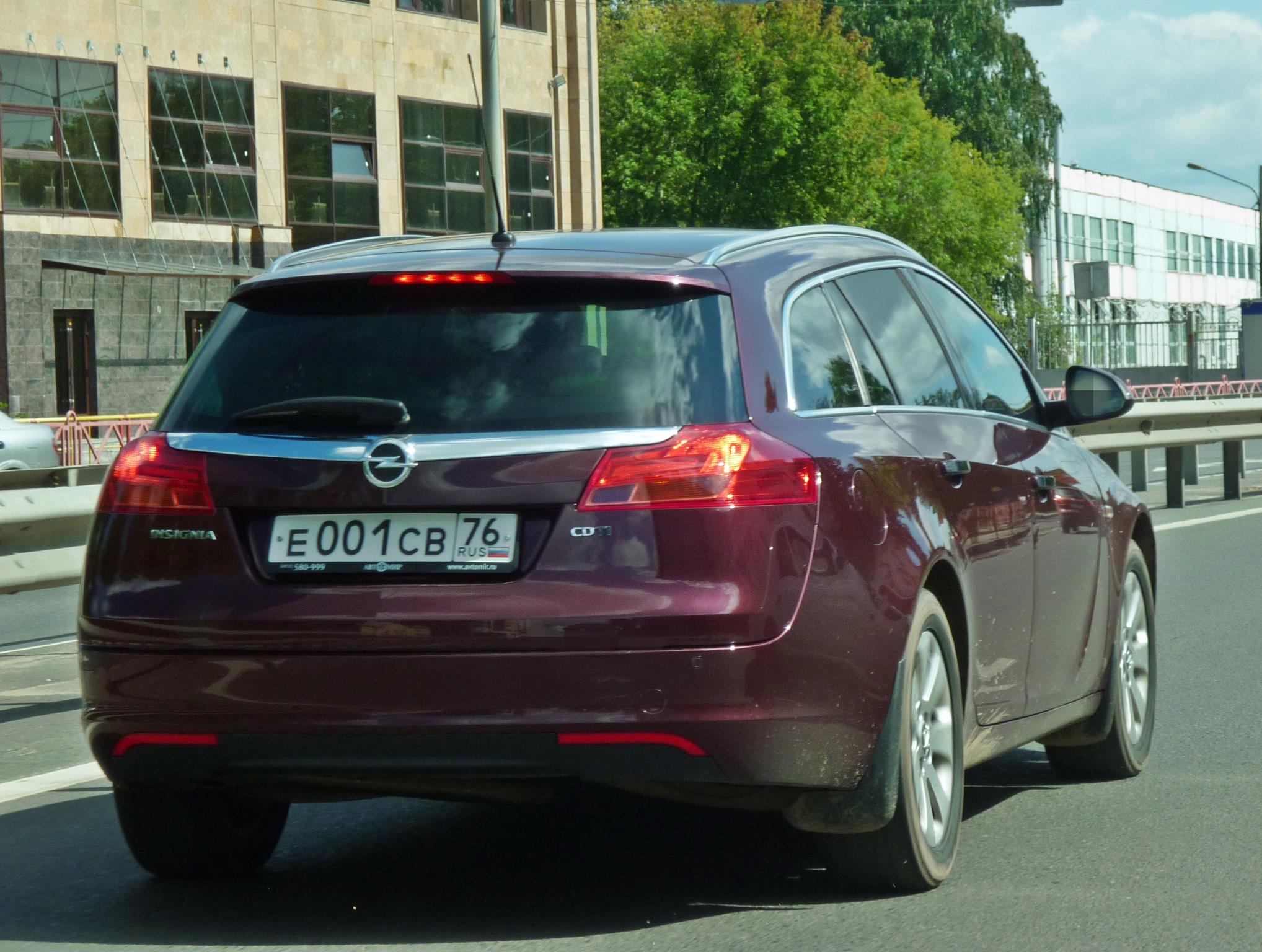 е 001 св 76, Opel Insignia 1st gen Sports Tourer (A; G09), 2008–2013