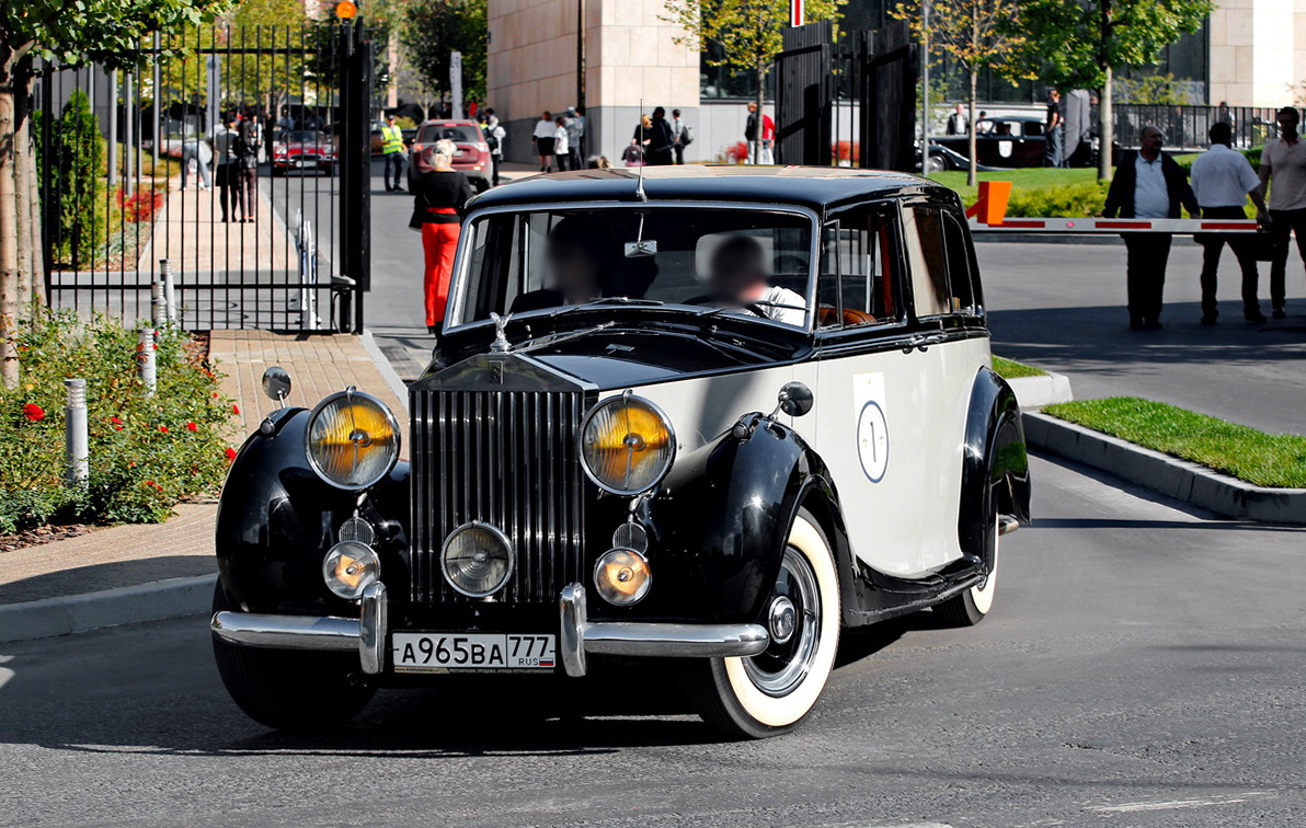 а 965 ва 777, Rolls-Royce Silver Wraith 