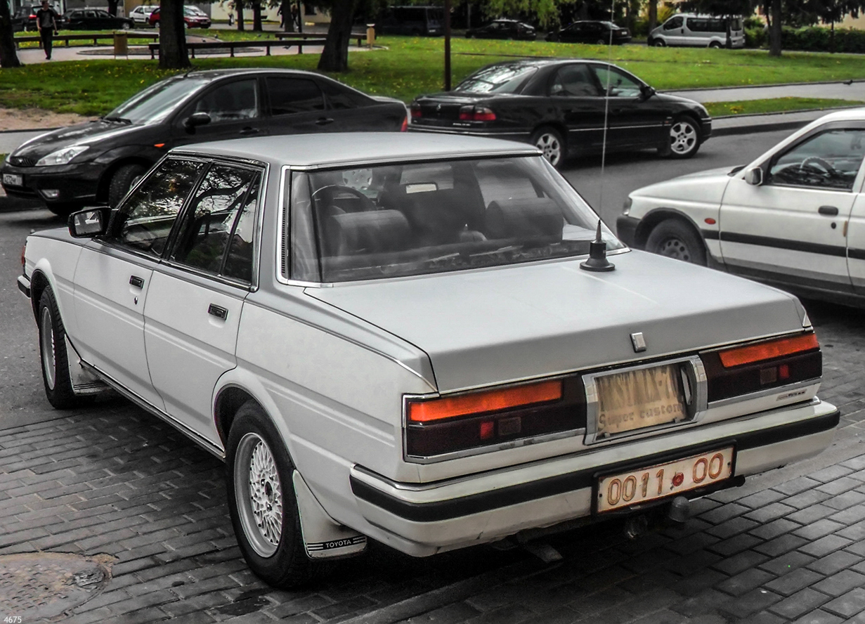 0011 OO, Toyota Cresta 2nd gen (X70), 1984–1988
