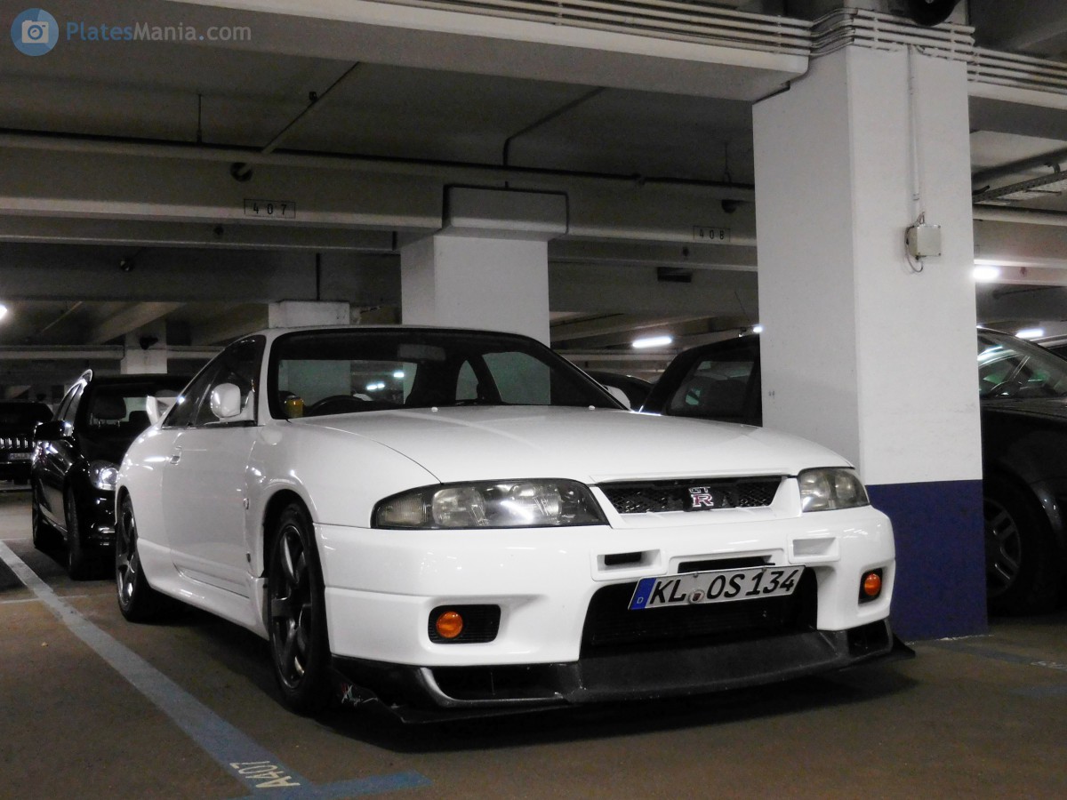KL OS 134, Nissan Skyline 9th gen Coupé (R33), 1993–1998