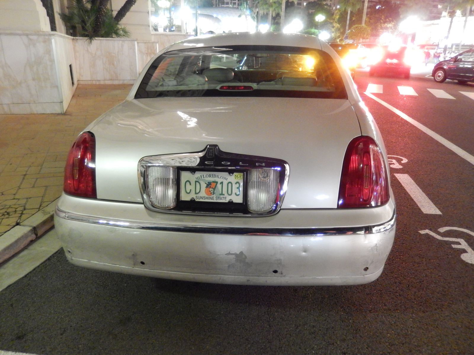 CD7103, Lincoln Town Car 3rd gen (FN145), 1997–2003