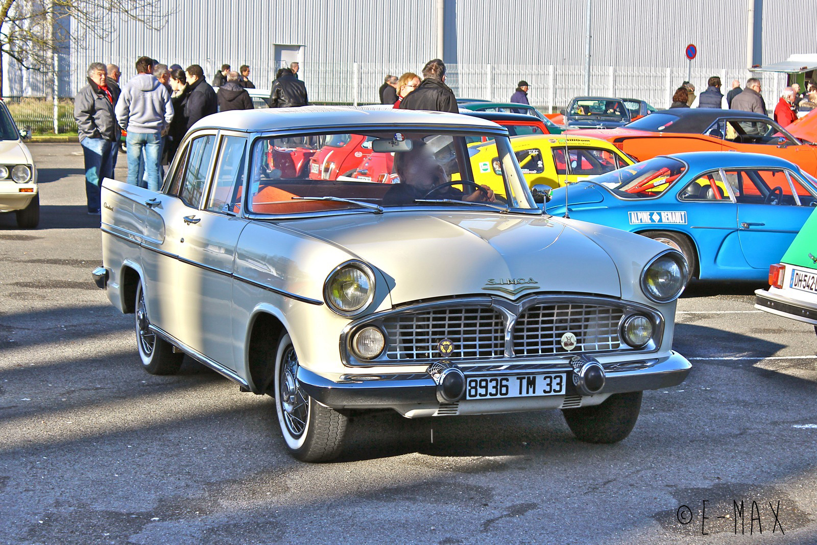8936 TM 33, Simca Vedette 
