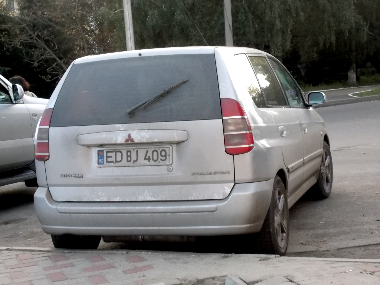 ED BJ 409, Mitsubishi Space Star 1st gen (DG), 1998–2002