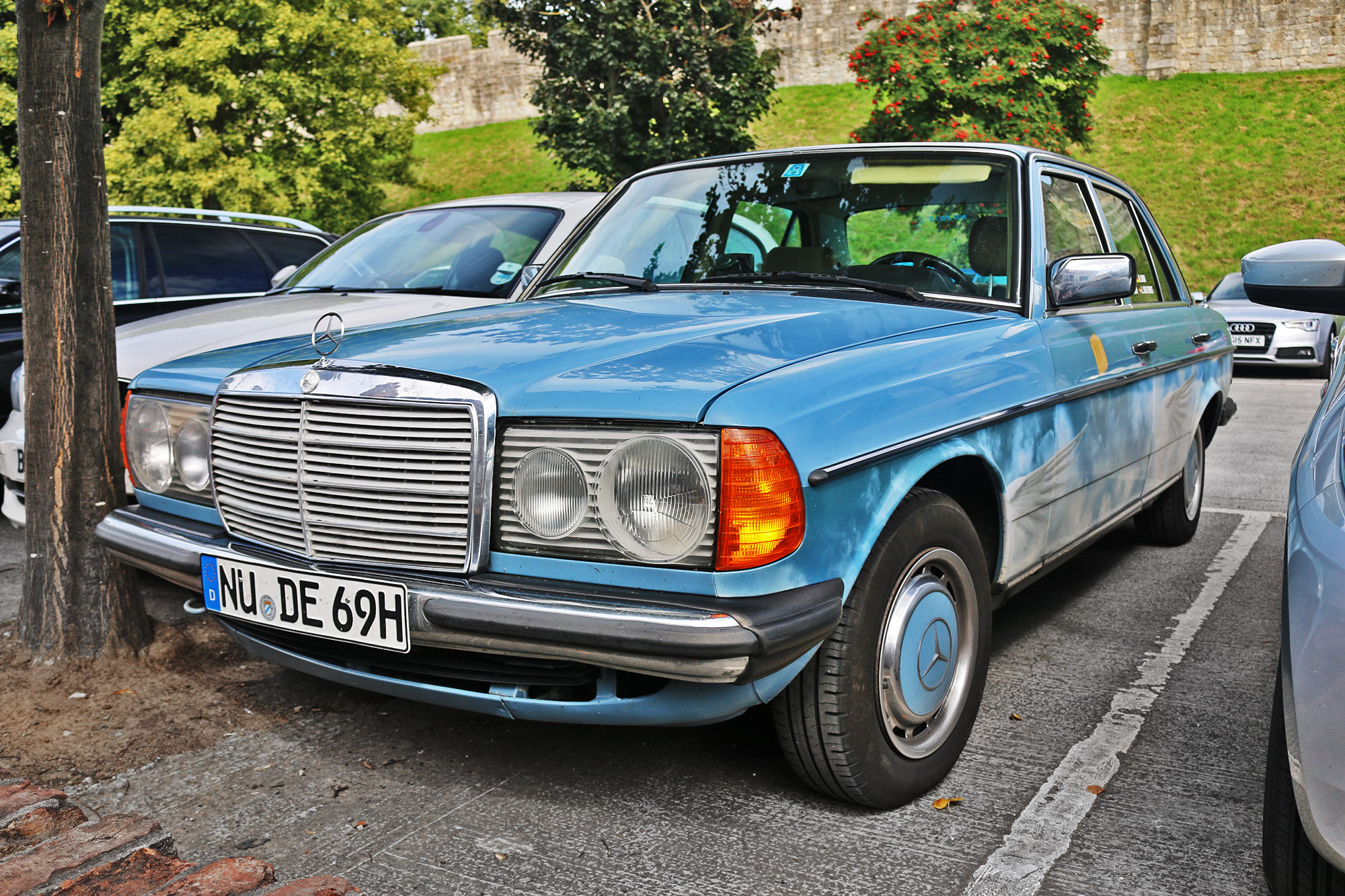 NU DE 69 H, Mercedes-Benz E-Klasse 200–300 Sedan (W123), 1975­–1986