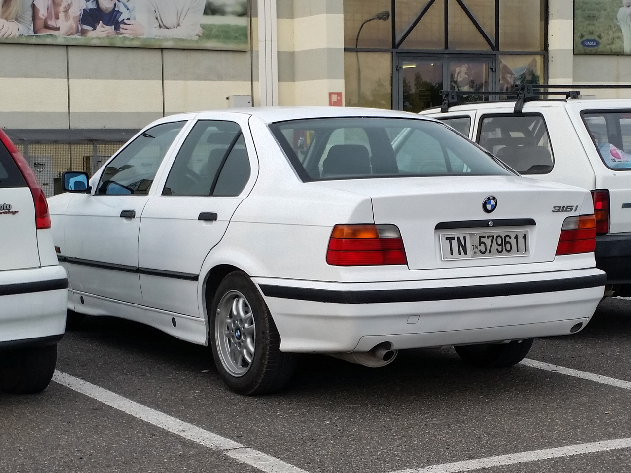 TN 579611, BMW 3 Series 3rd gen Sedan (E36), 1990–1998