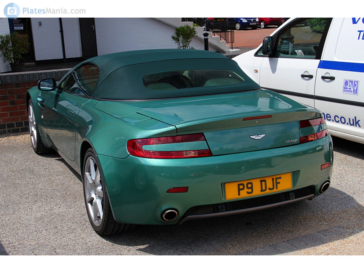 P9DJF, Aston Martin V8 Vantage 