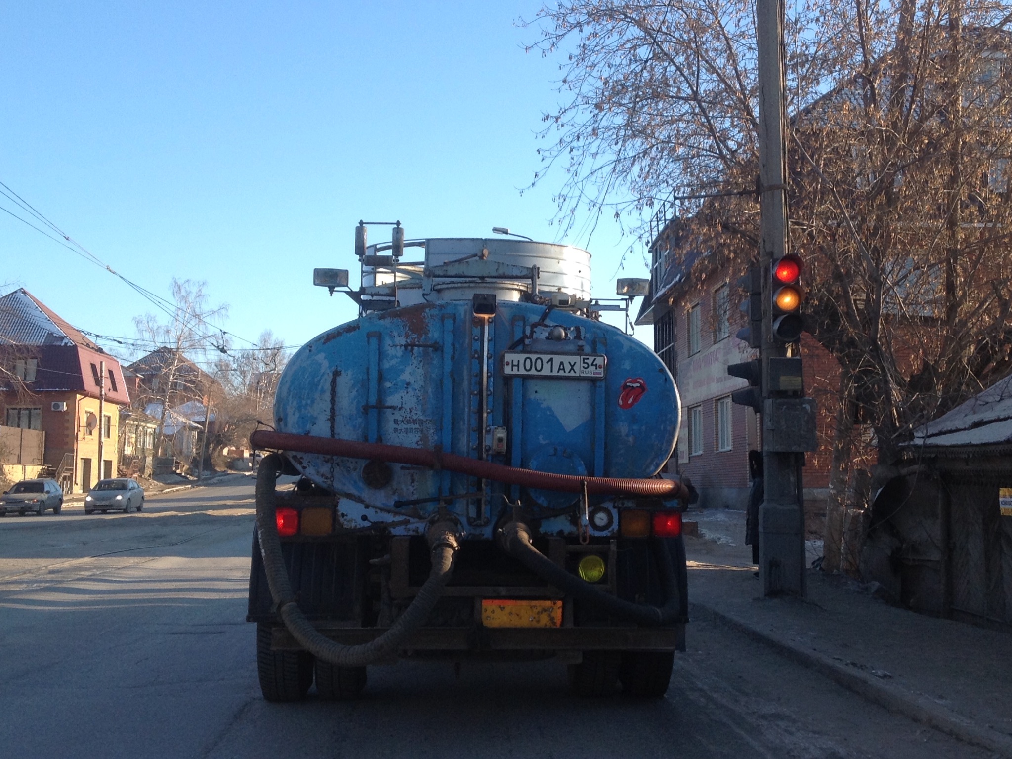 н 001 ах 54, Isuzu 810 