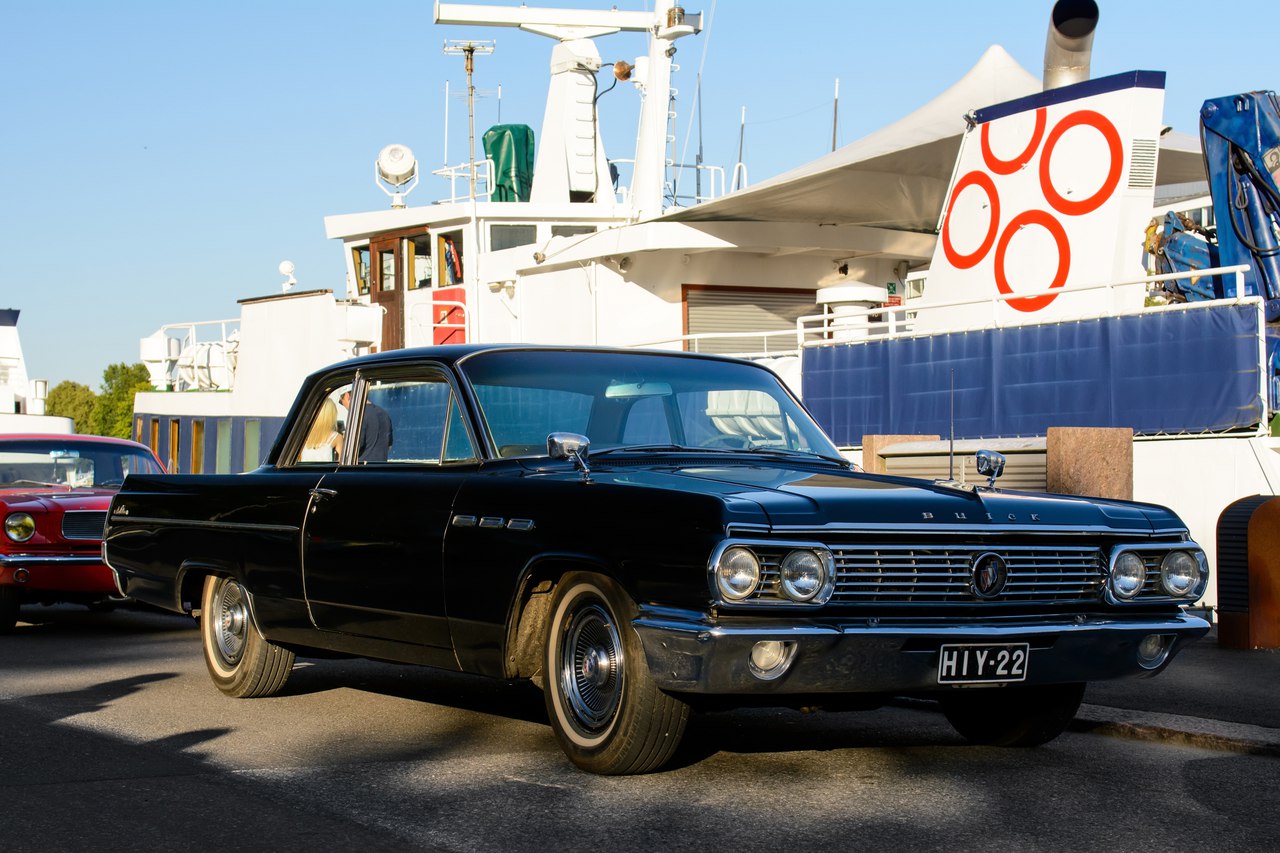 HIY-22, Buick LeSabre 2nd gen 1963 2-door Sedan (4411; B-body), 2nd facelift, 1962–1963
