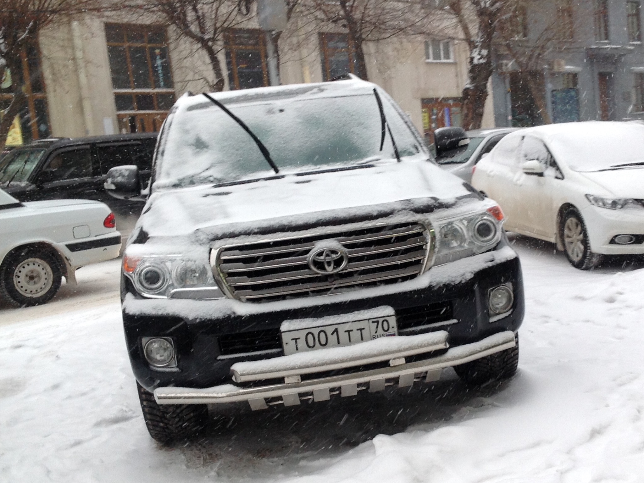 т 001 тт 70, Toyota Land Cruiser 200 (J200), 1st facelift, 2011–2015