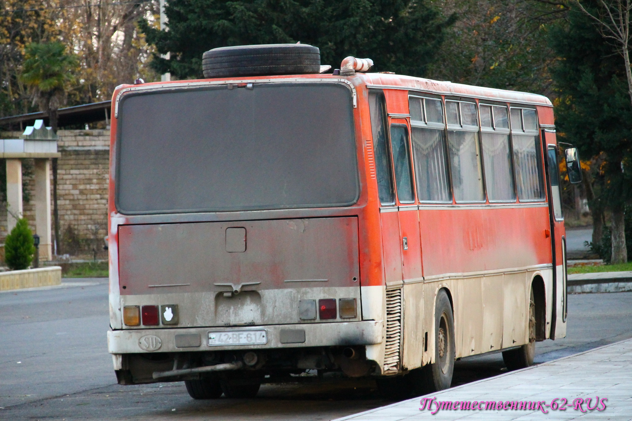 42-BF-614, Ikarus 256 