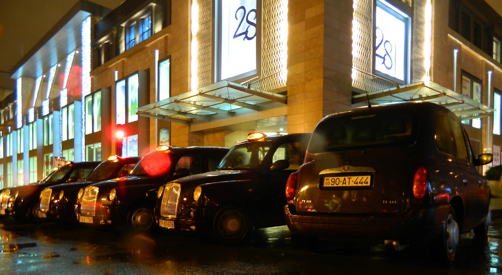 90 AT 444, London Taxi Company TX4 