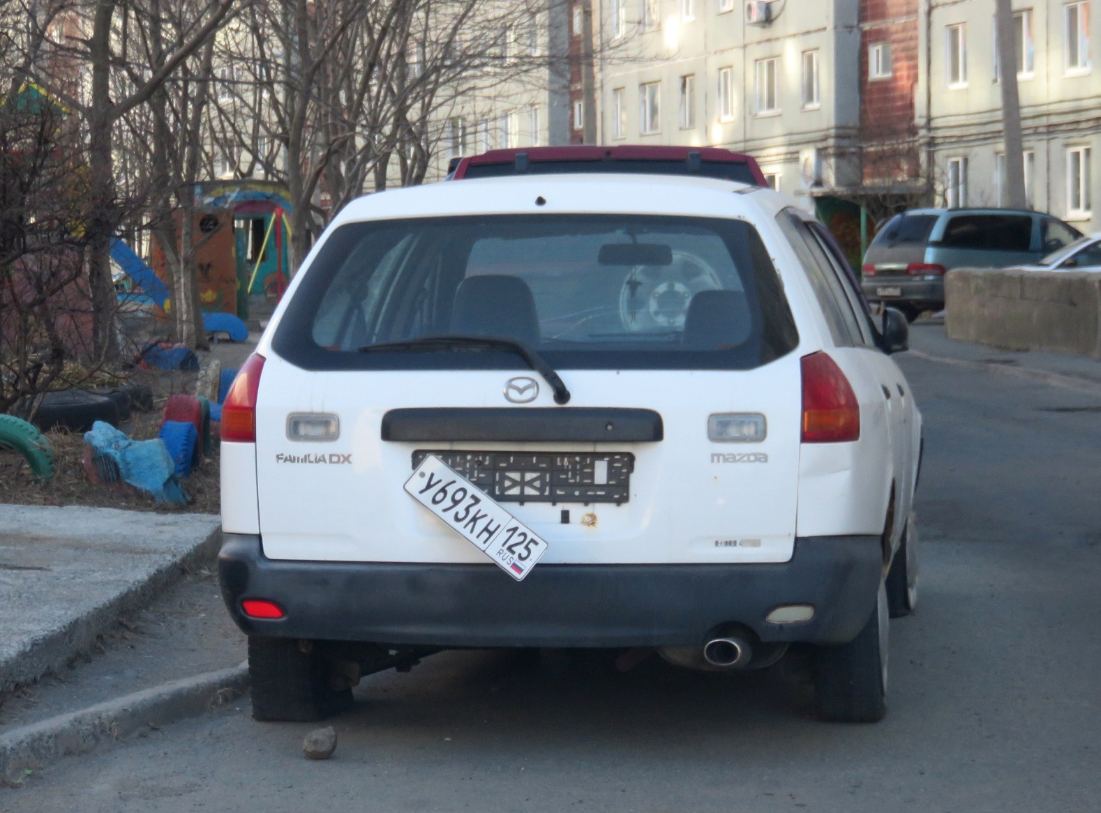 у 693 кн 125, Mazda Familia Van 2nd gen (Y11), 1999–2006