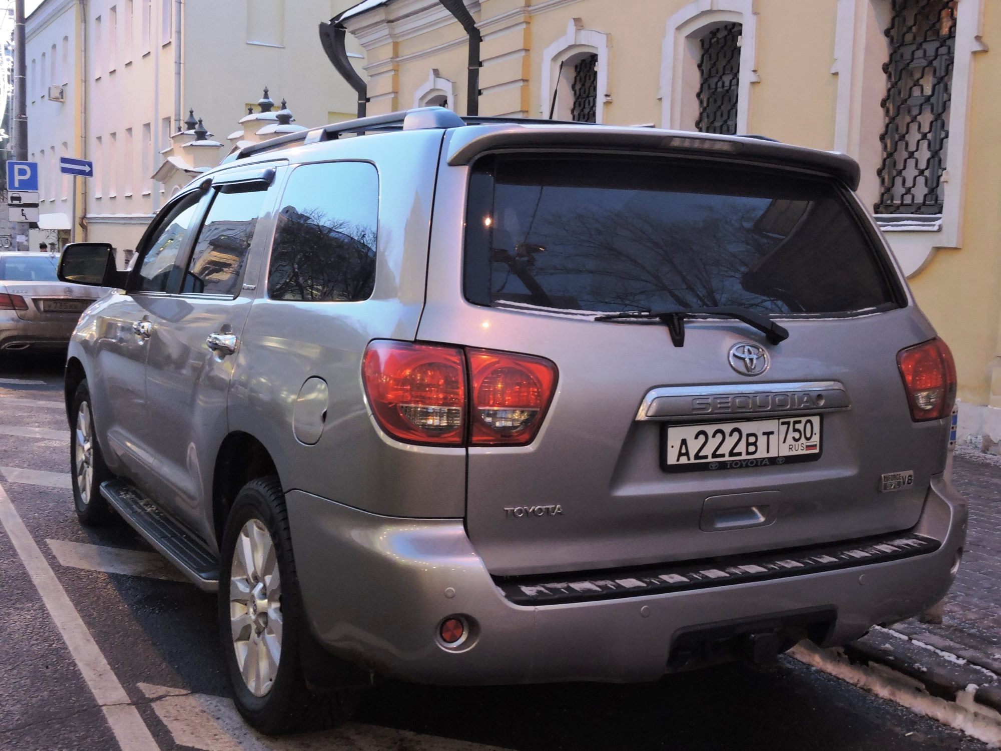 а 222 вт 750, Toyota Sequoia 2nd gen (XK60), 2007–2022