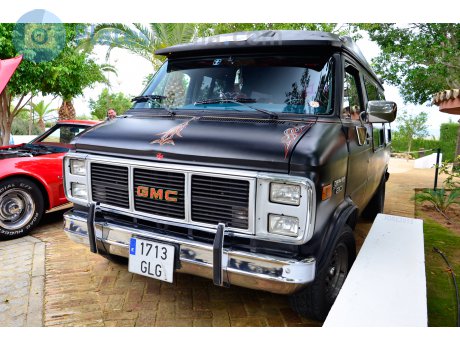 1713 GLG, GMC Chevy Van