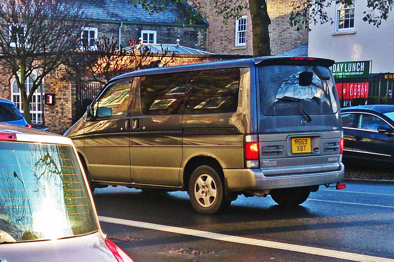 R669XBT, Mazda Bongo Friendee 1st gen (SG/SK/SL), 1995–2001