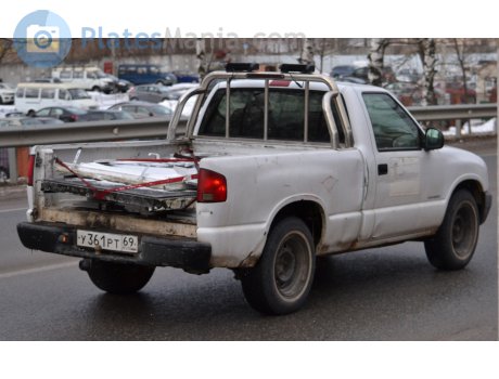 у361рт69, Isuzu Hombre