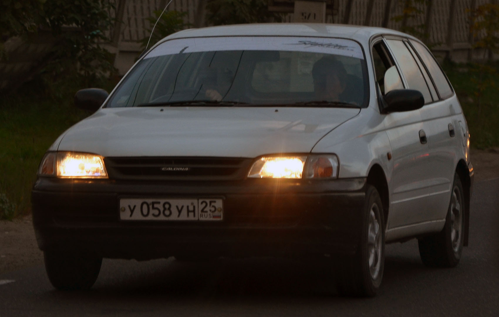 у 058 ун 25, Toyota Caldina 1st gen (T190), 1992–2002