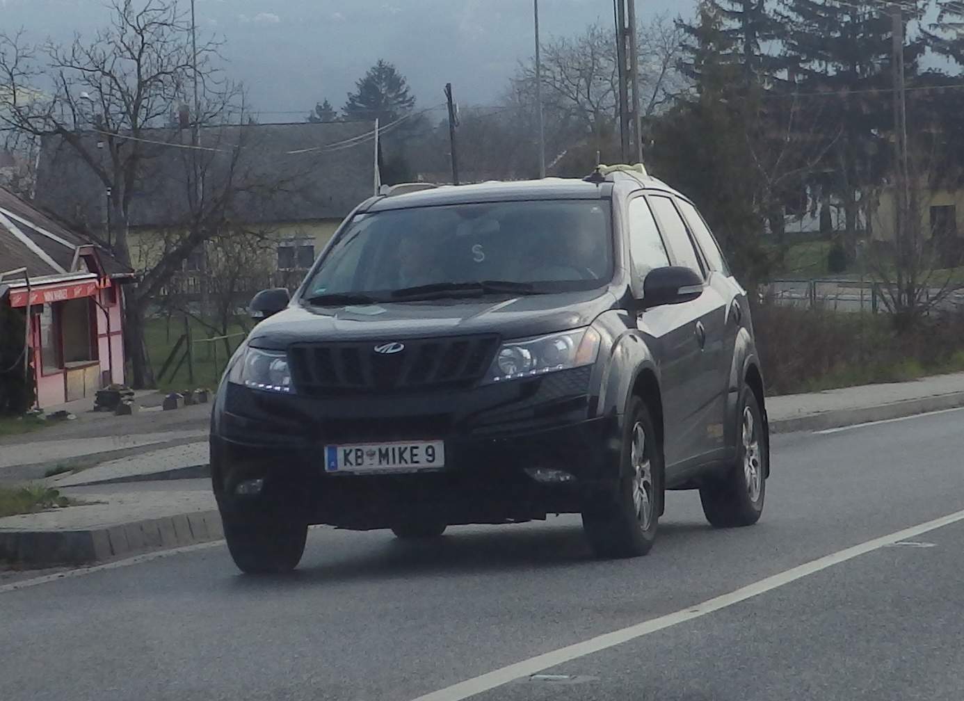 KB MIKE 9, Mahindra XUV500 