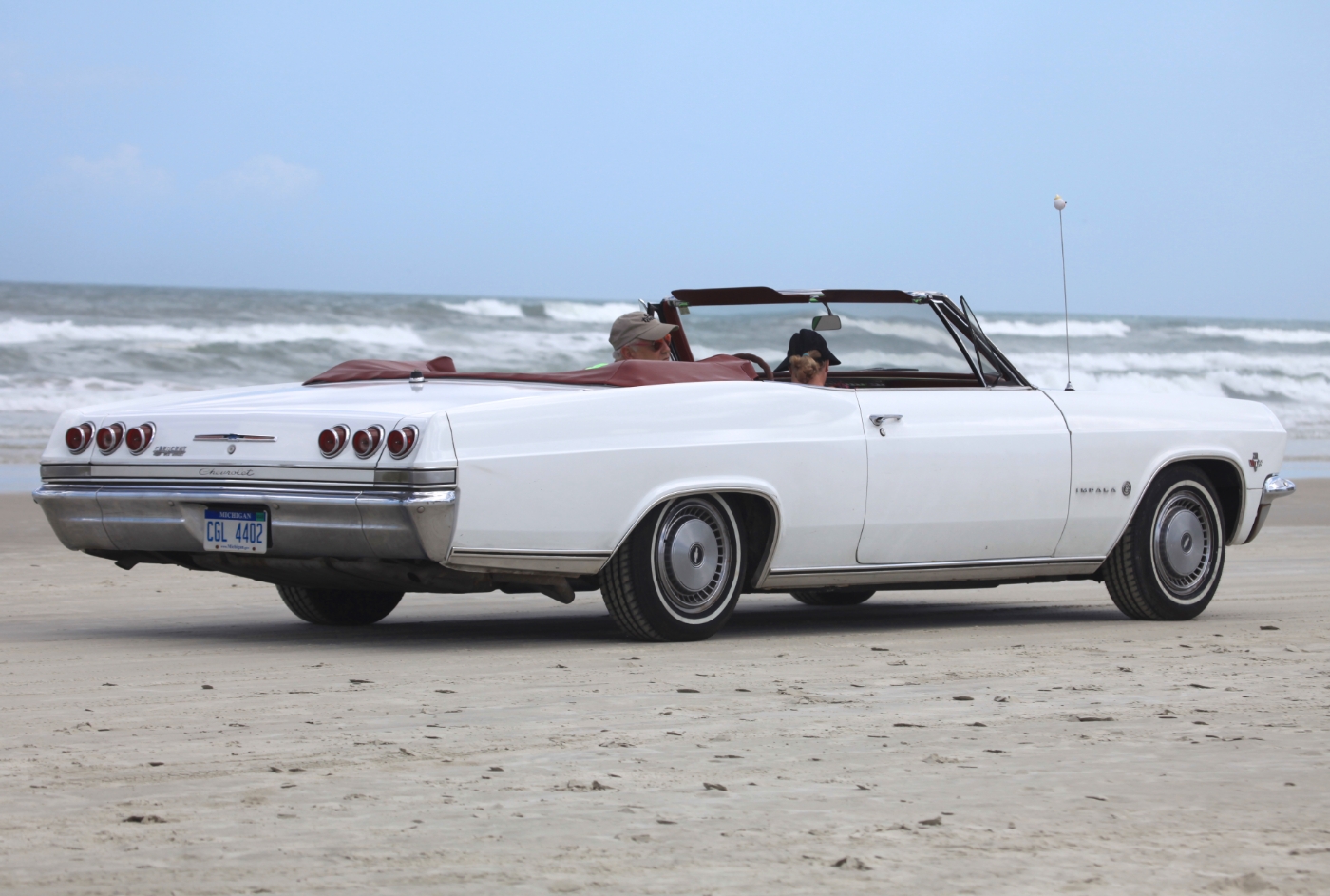 CGL 4402, Chevrolet Impala 4th gen 1965 2-door Hardtop (16437/16637; B-body), 1964–1965
