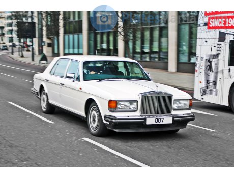 OO 7, Rolls-Royce Silver Spur