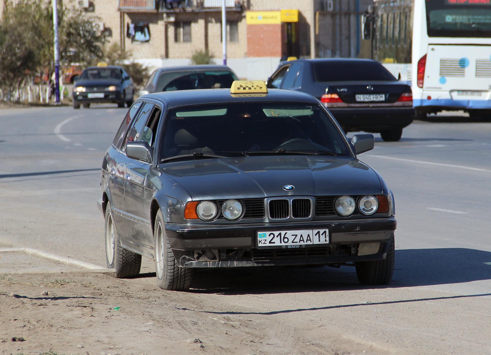 216 ZAA 11, BMW 5 Series 3rd gen Touring (E34), 1992–1996