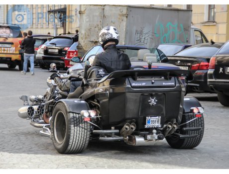 99 FH, Boom Trikes Mustang