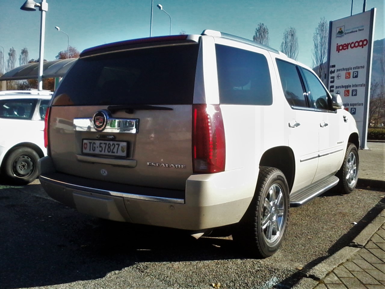 TG 57827, Cadillac Escalade 