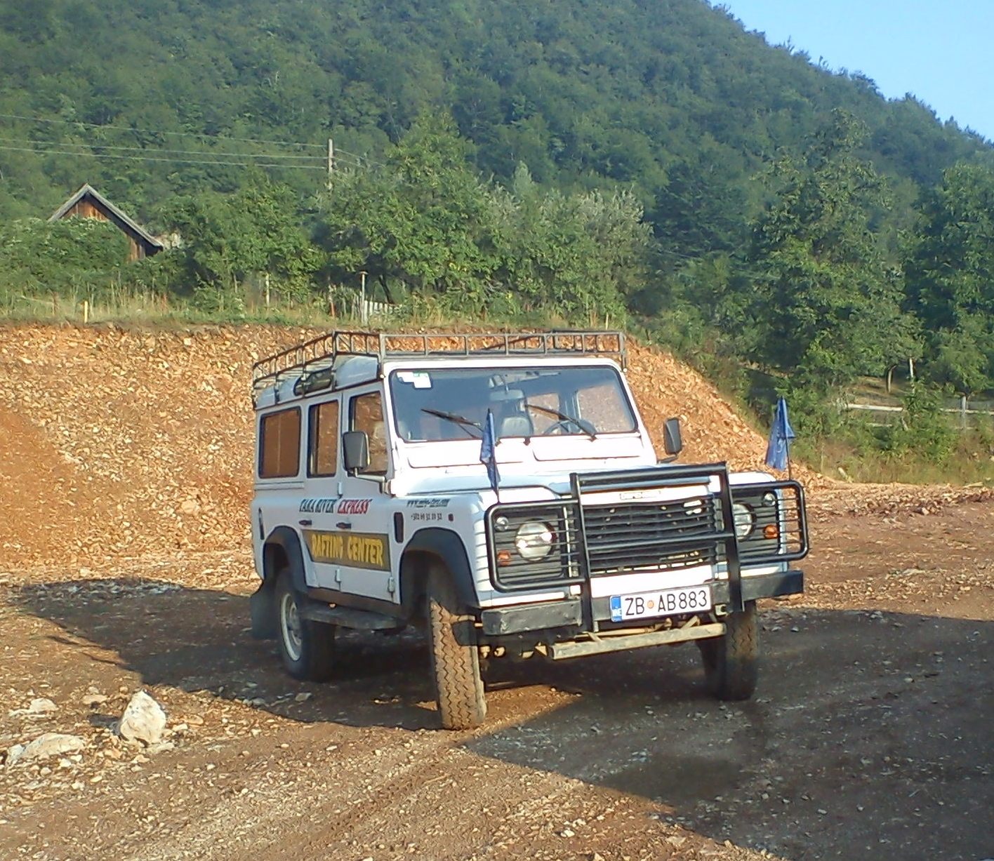 ŽB AB883, Land Rover Defender 