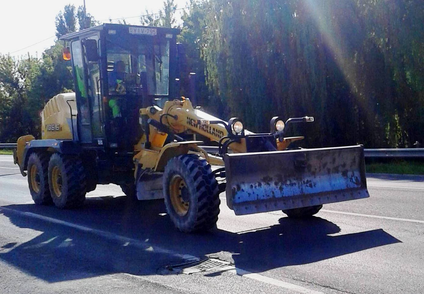 YIV-795, New Holland F-Series 