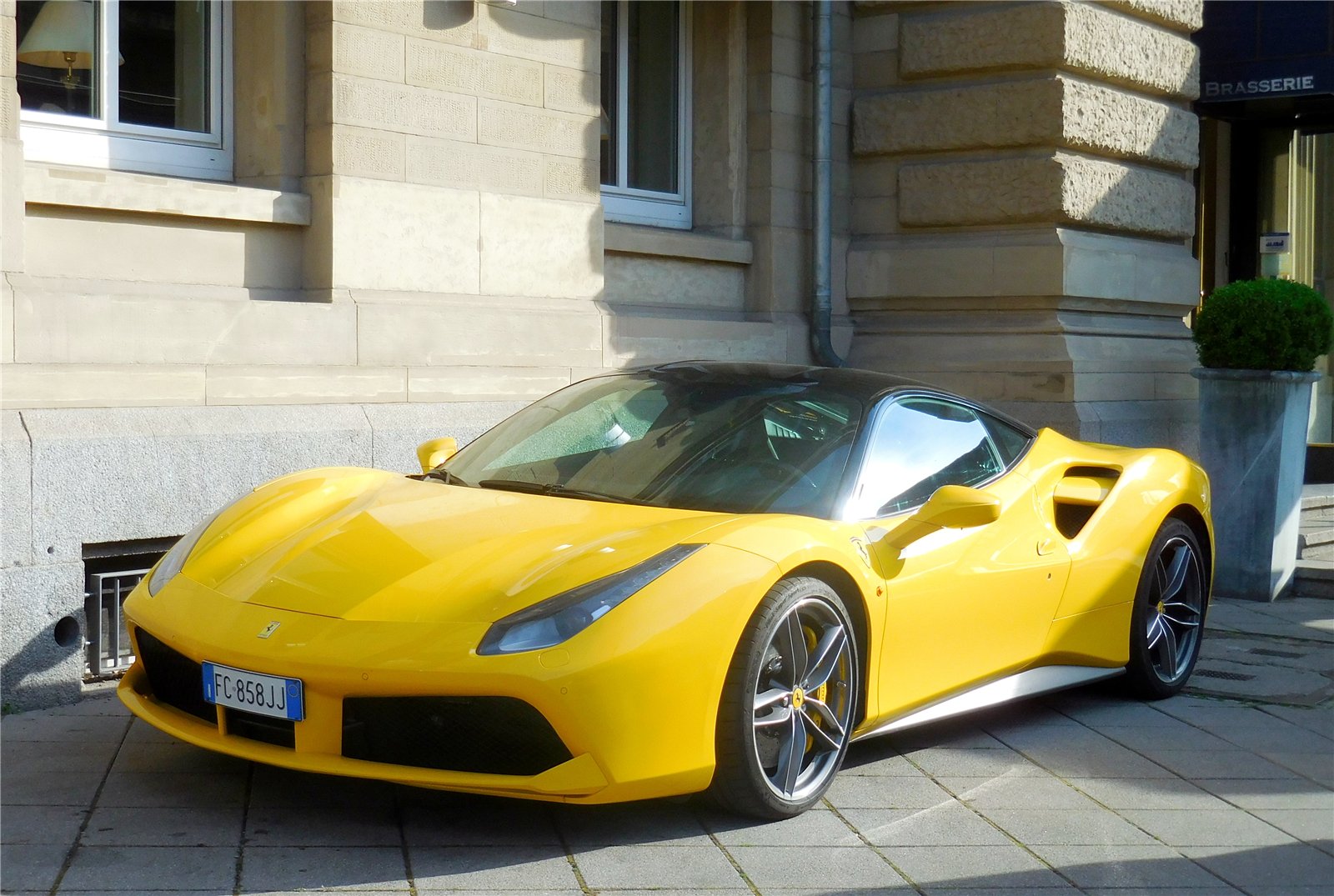 FC 858 JJ, Ferrari 488 1st gen (GTB) Berlinetta (F142M), 2015–2019