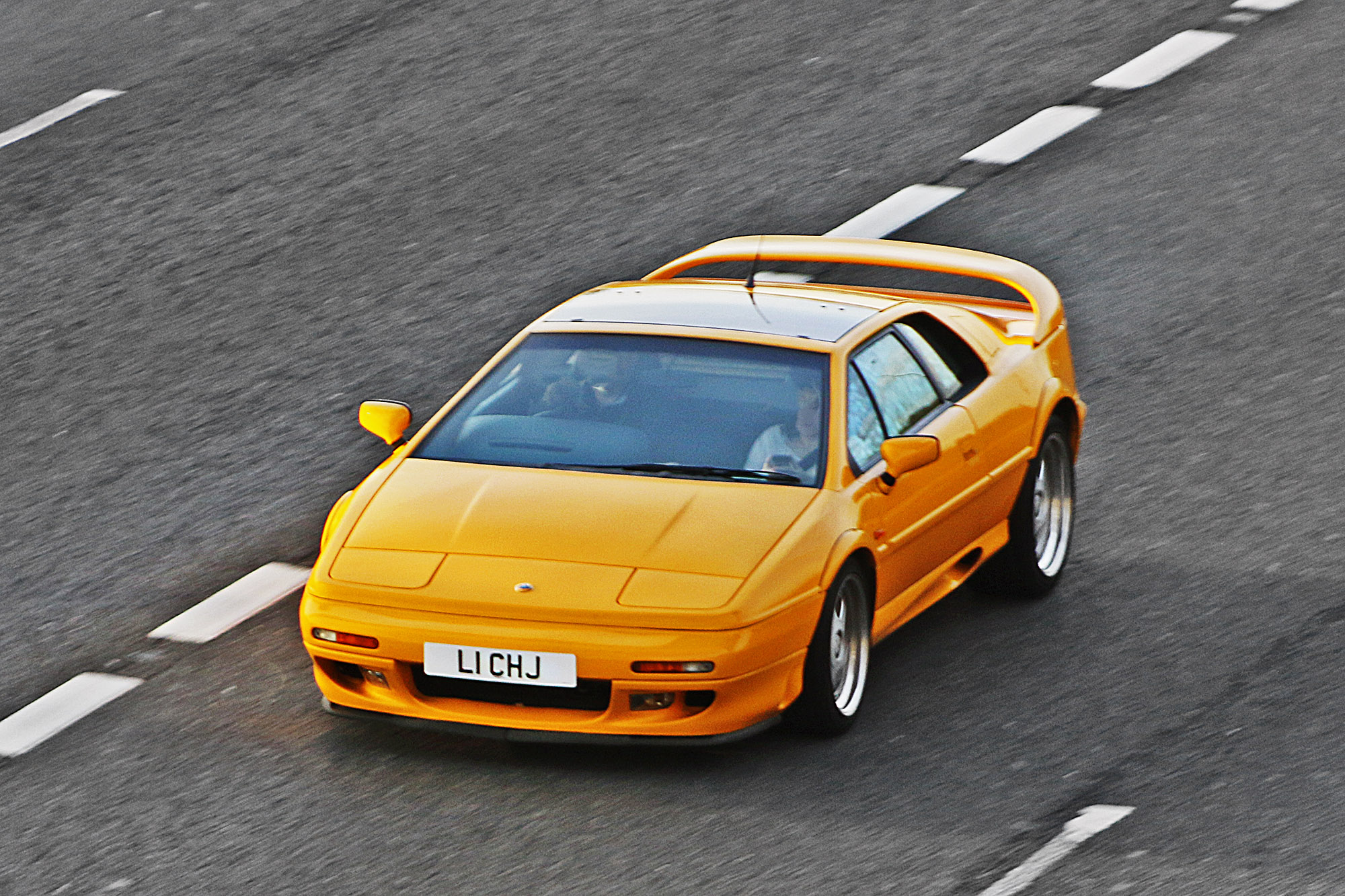 L1CHJ, Lotus Esprit 