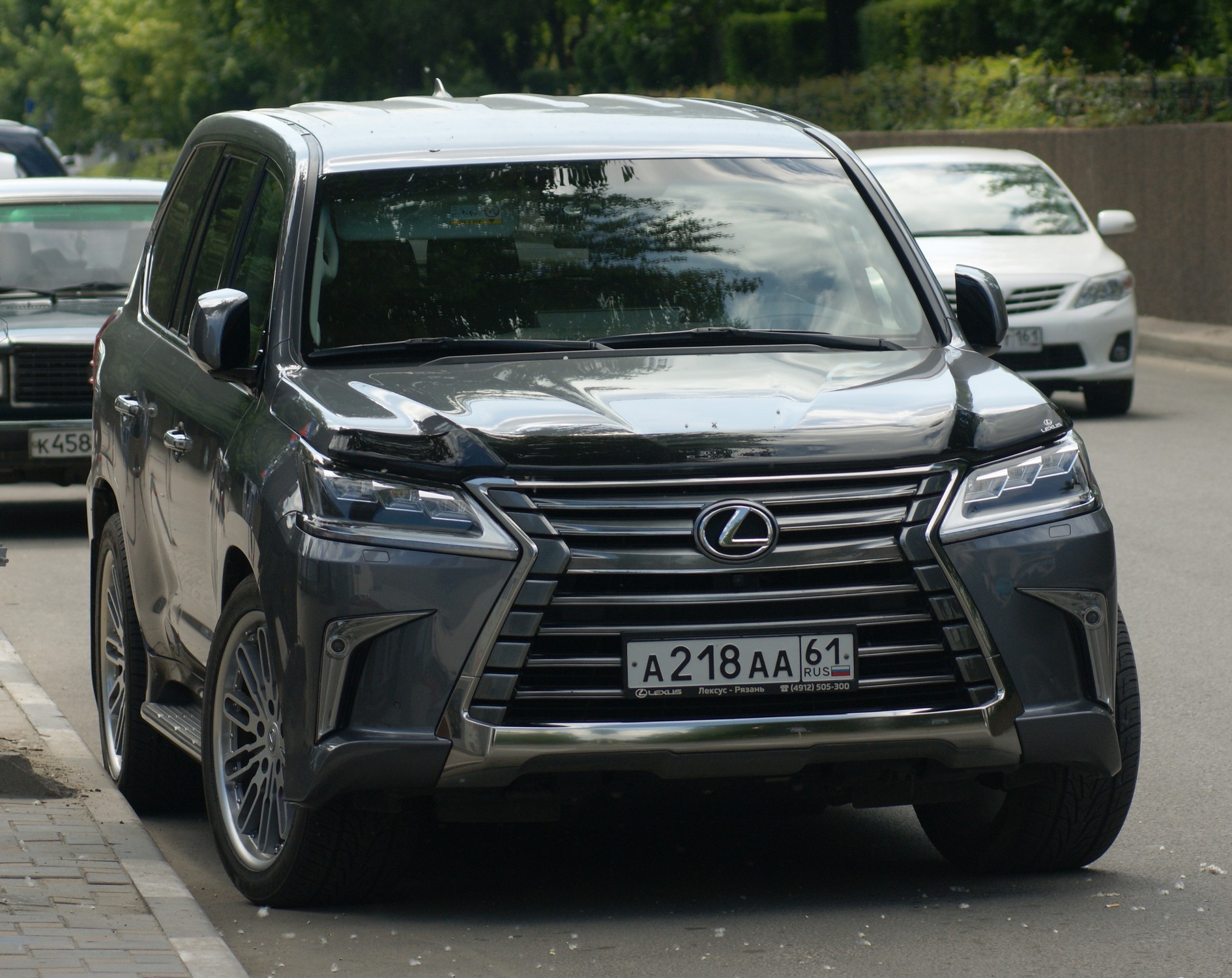 а 218 аа 61, Lexus LX 