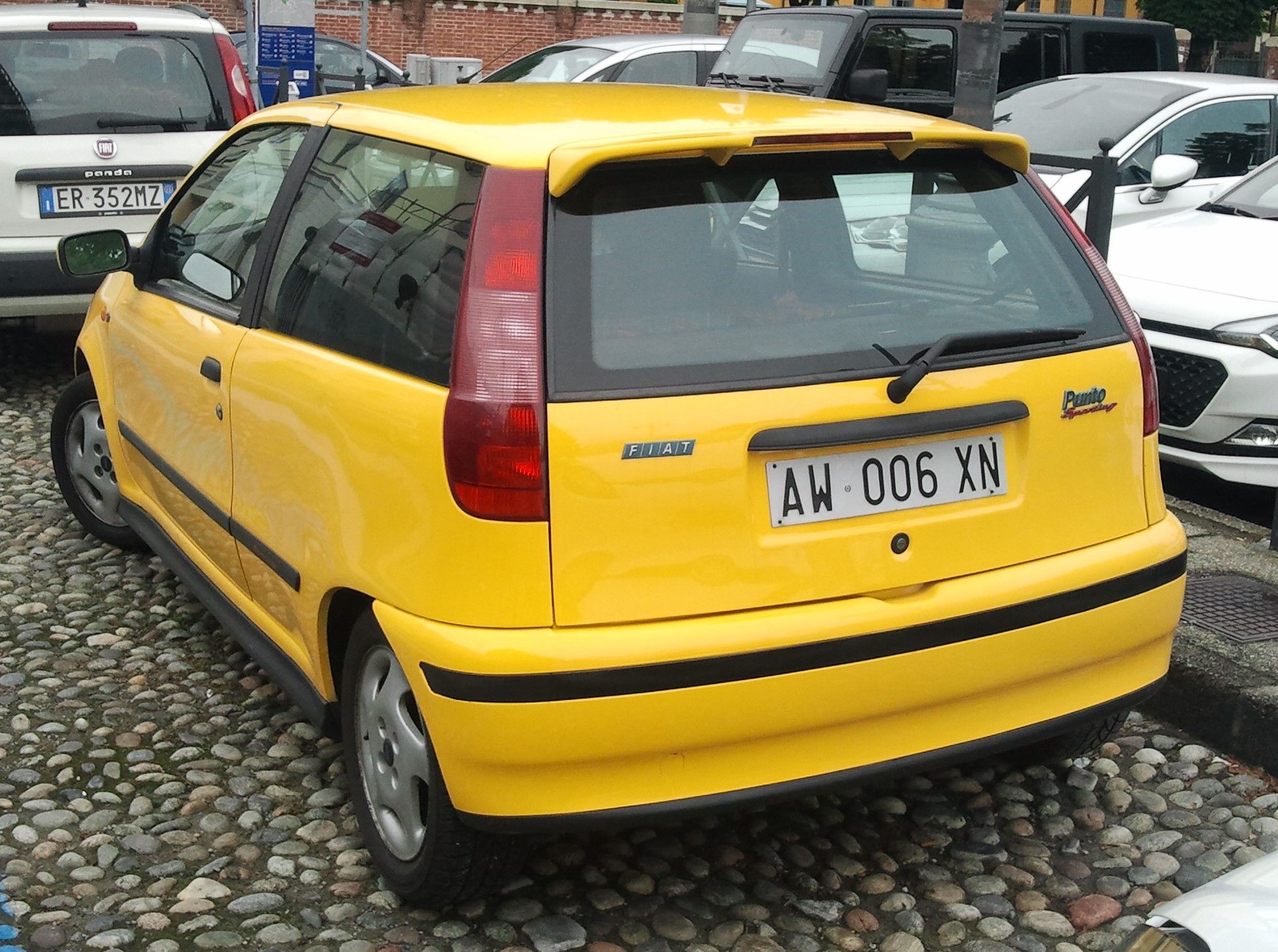 AW 006 XN, FIAT Punto 1st gen 3-door Hatch (176), 1993–2000