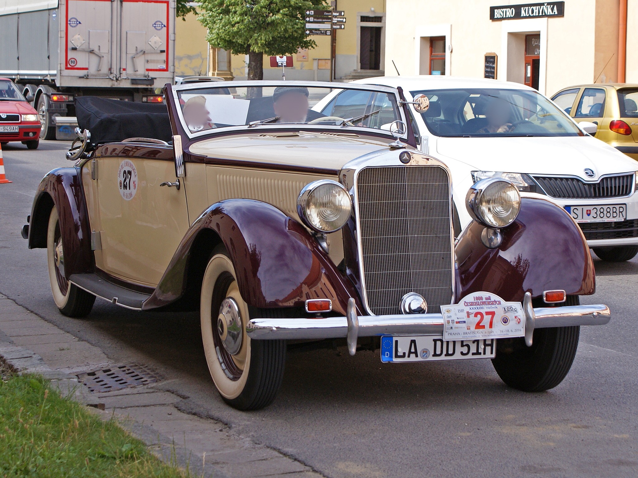 LA DD 51 H, Mercedes-Benz 320 