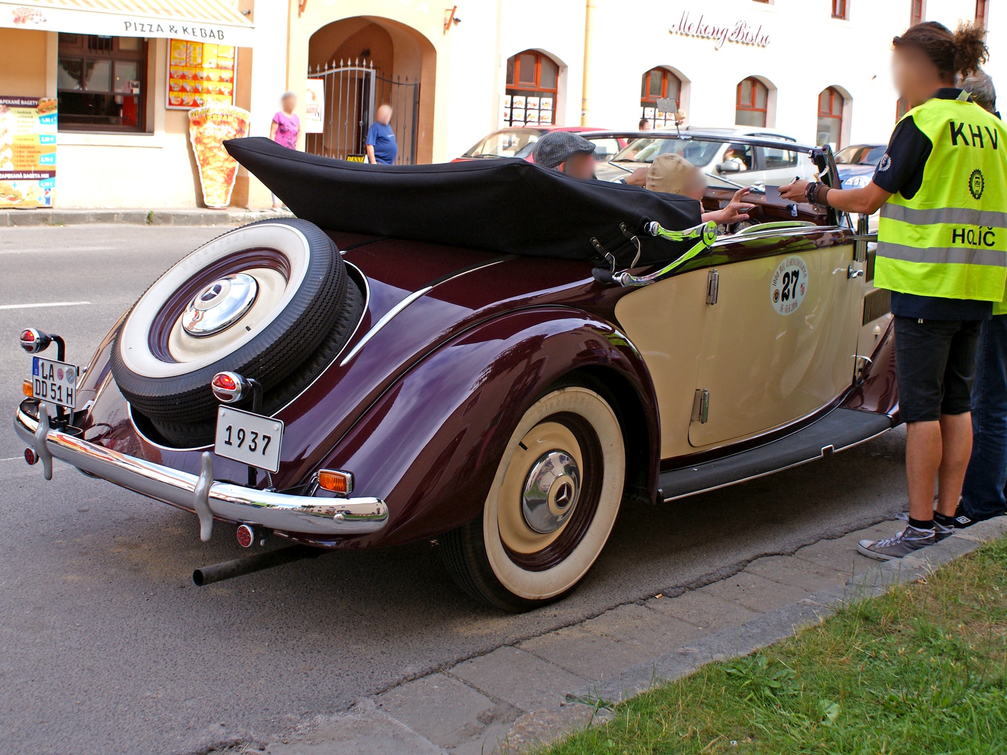LA DD 51 H, Mercedes-Benz 320 