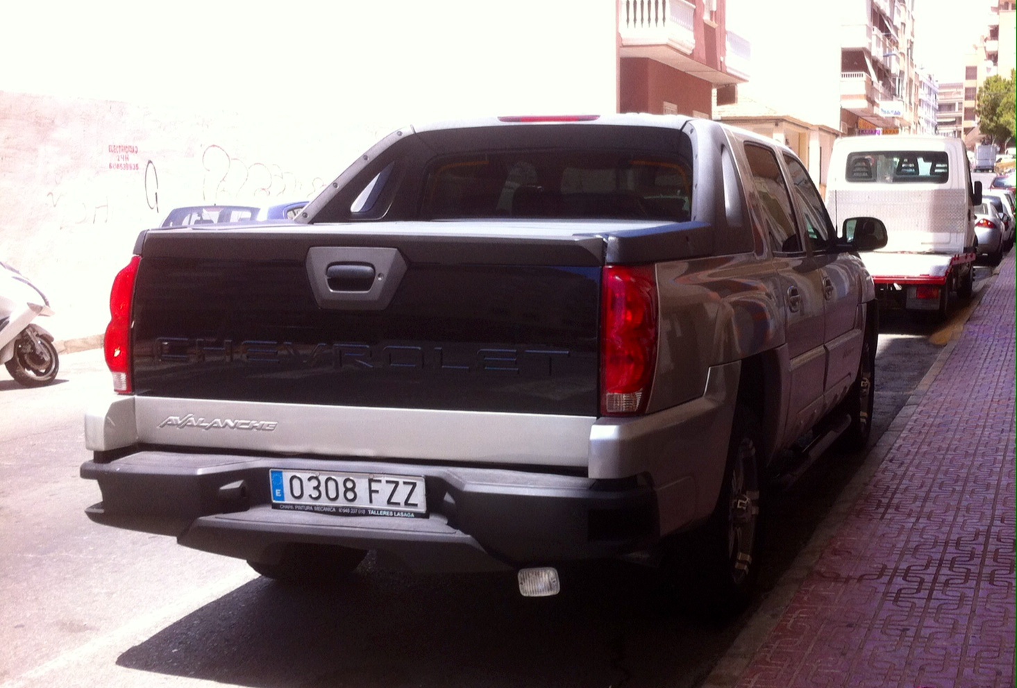 0308 FZZ, Chevrolet Avalanche 1st gen (GMT805), 2001–2006