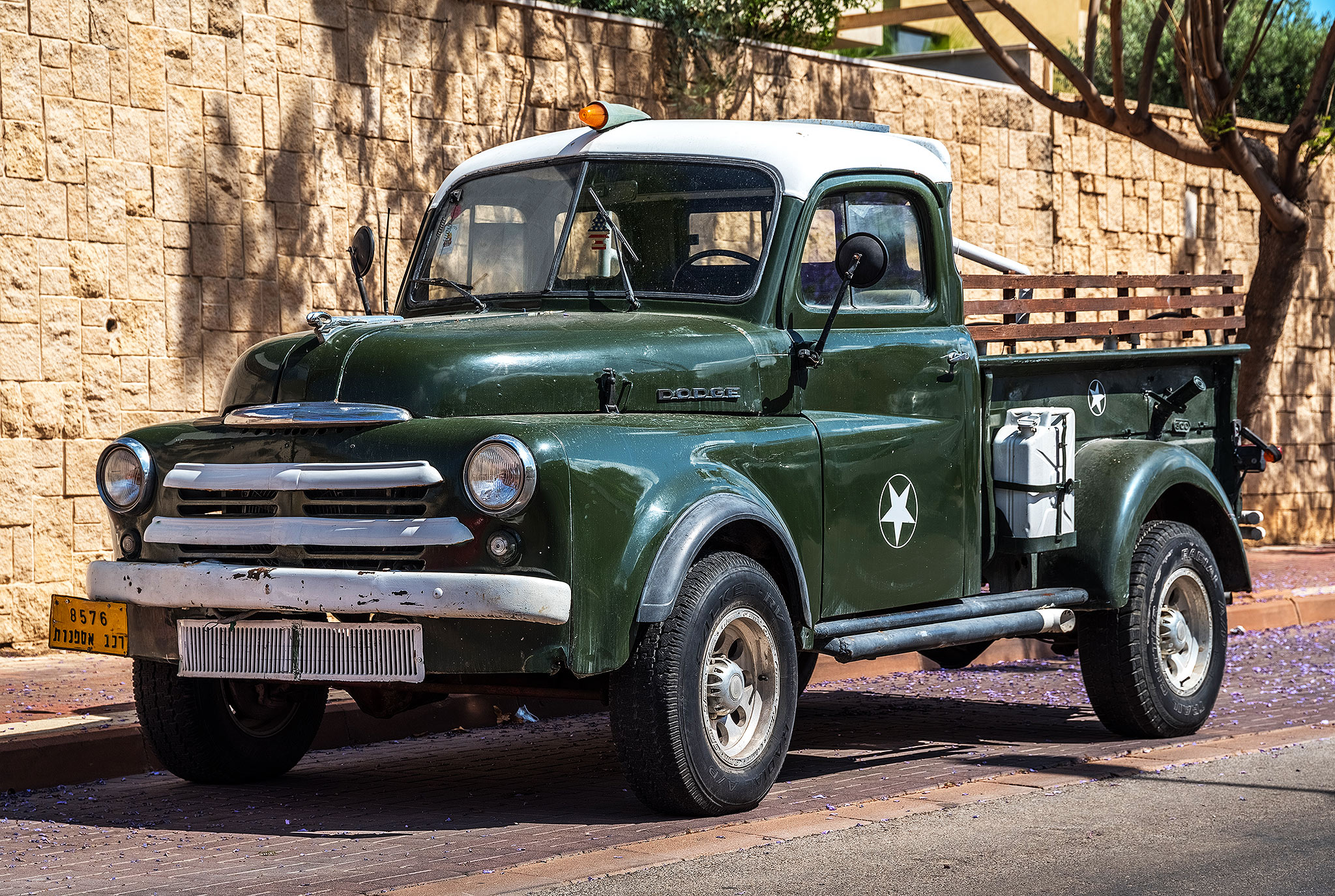 85-76, Dodge B-Series 