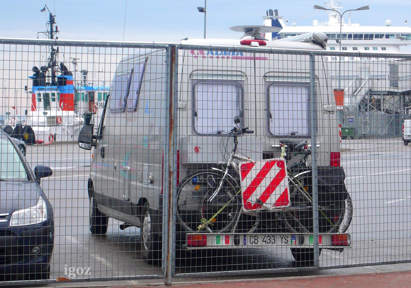 CB 433 YS, Adria Van 
