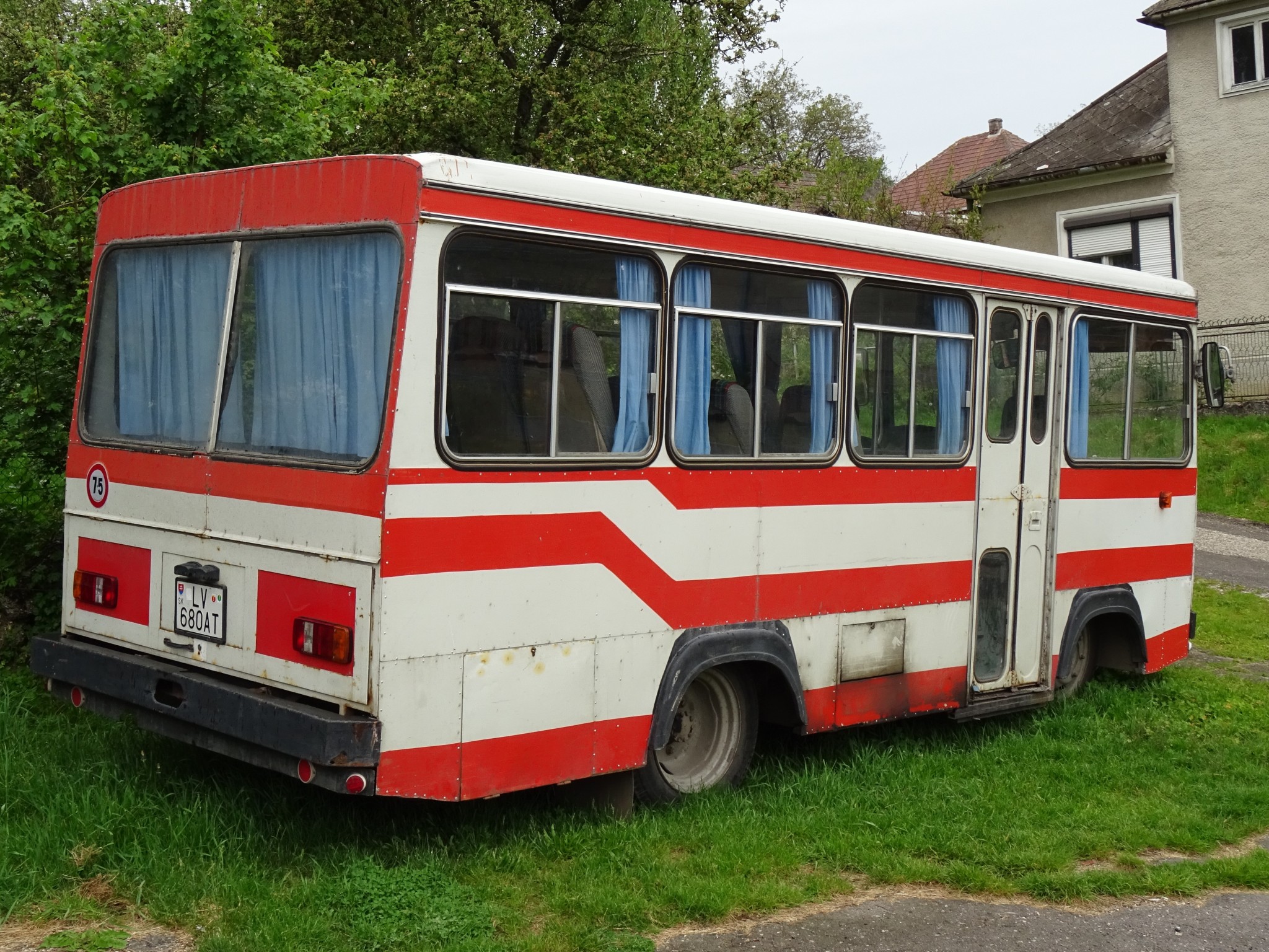 LV 680AT, Ikarus 553 