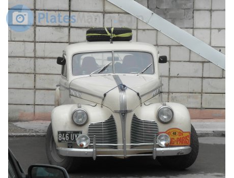 846 UYF, Pontiac DeLuxe
