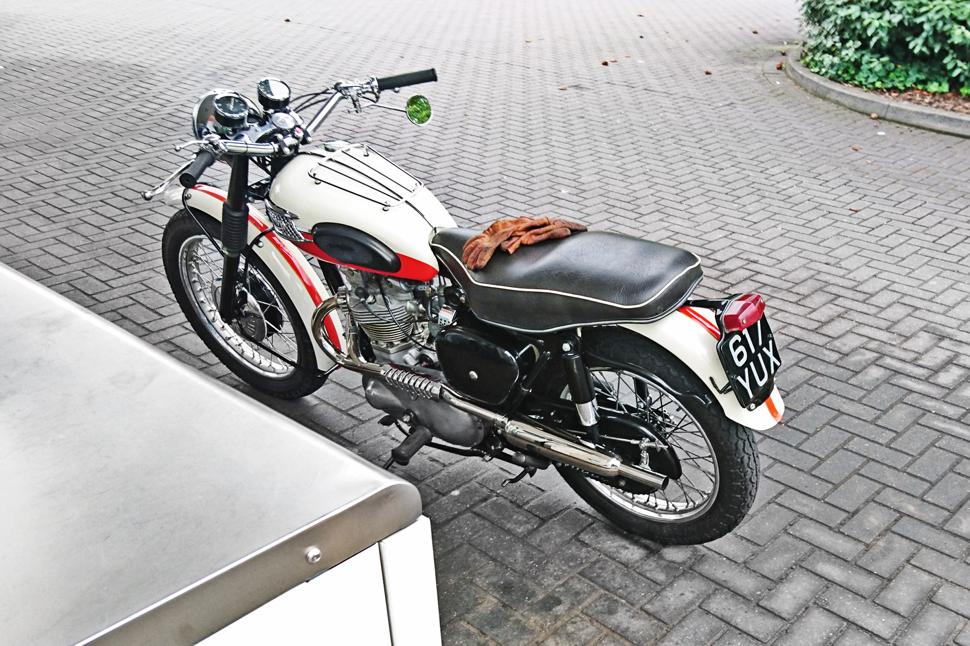 617YUX, Triumph Motorcycles Thunderbird 