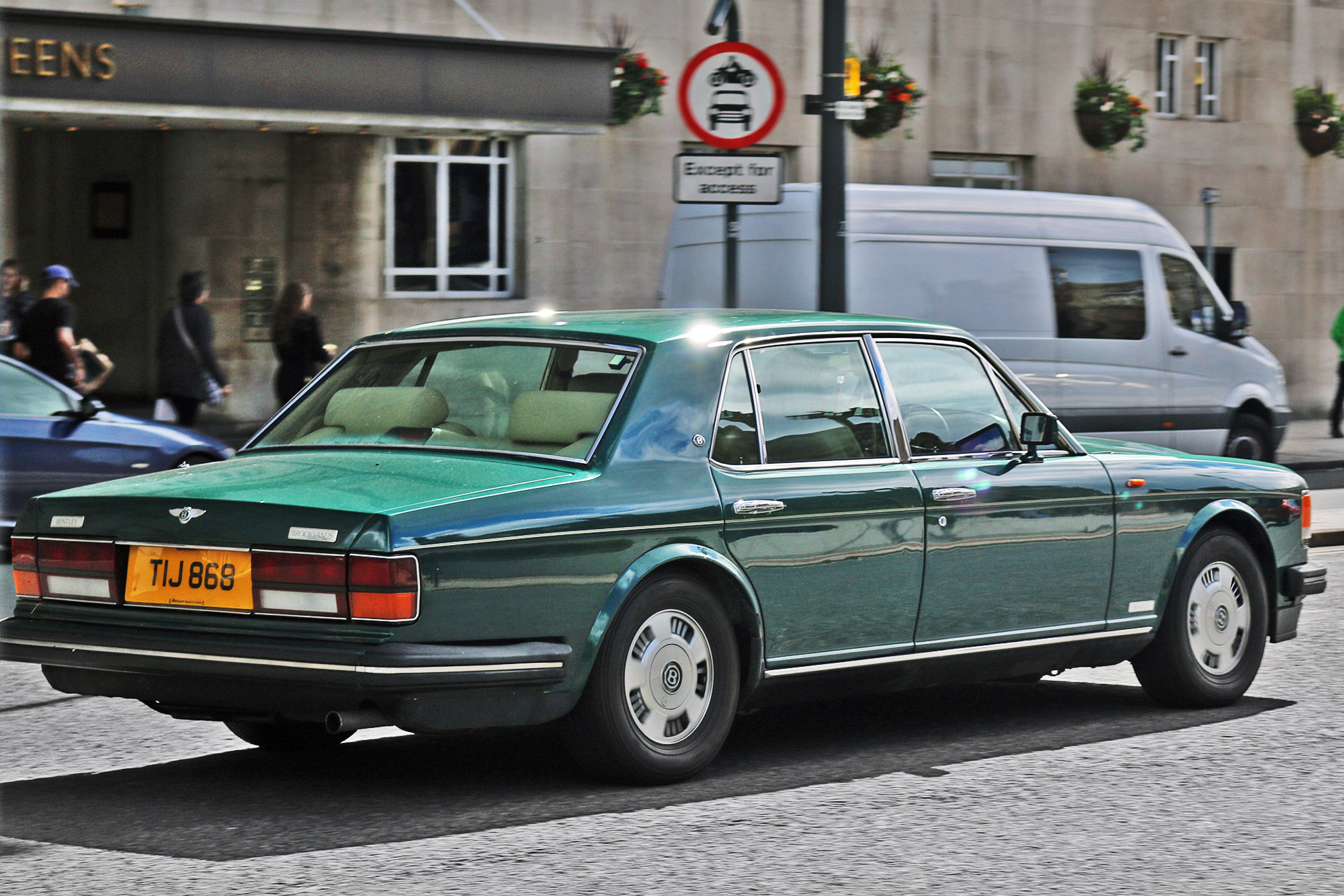 TIJ868, Bentley Brooklands 1st gen Sedan, 1992–1998