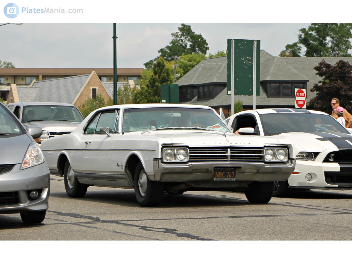 NBC 747, Oldsmobile Starfire 