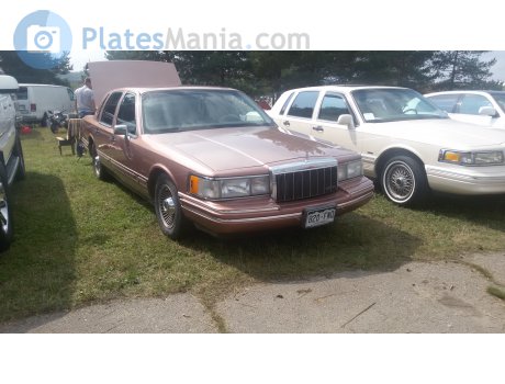 820-FNQ, Lincoln Town Car