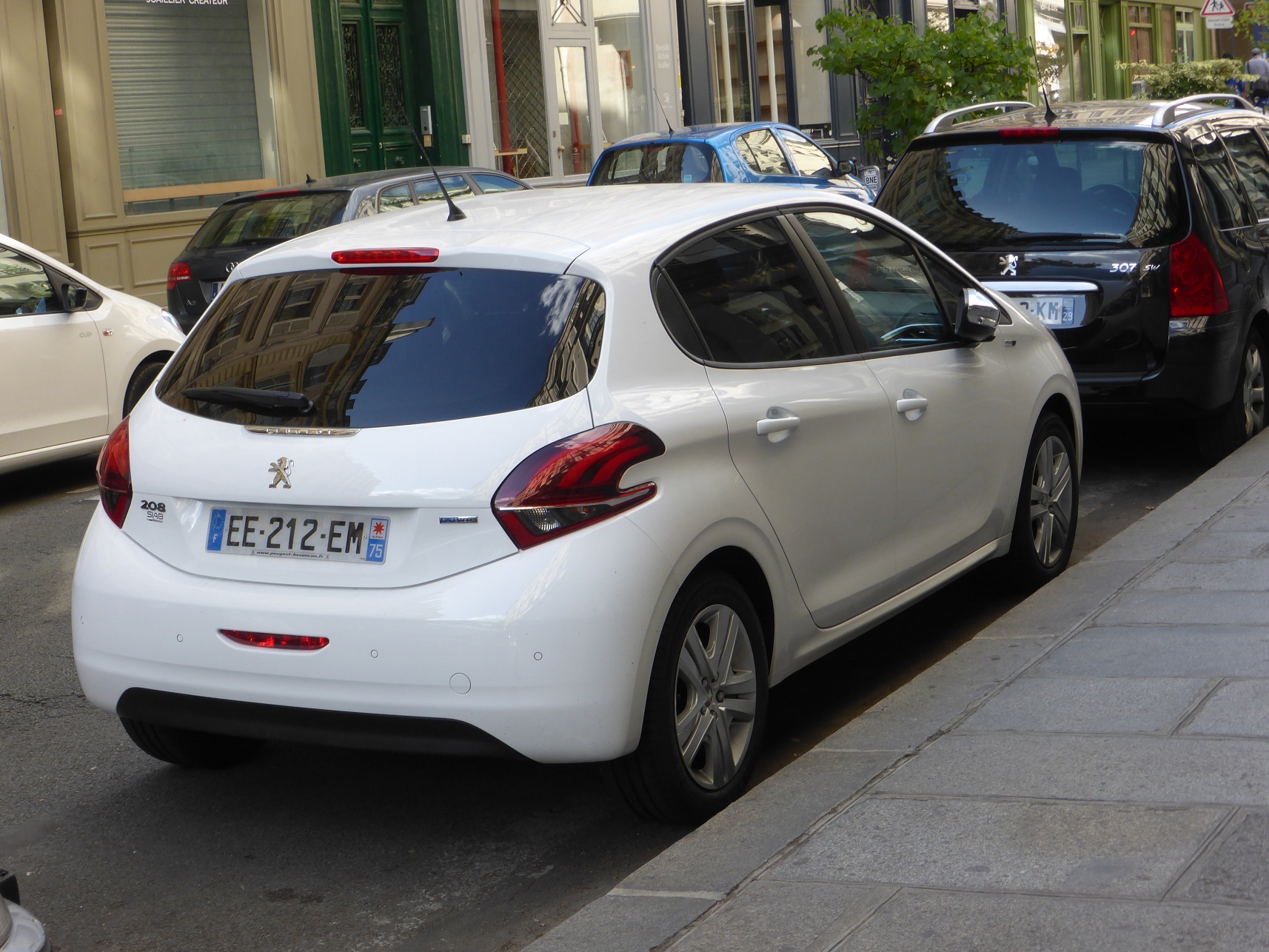 EE-212-EM, Peugeot 208 1st gen 5-door Hatch (A9), 2012–2015