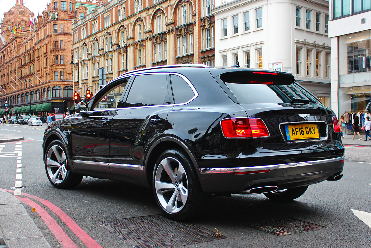 AF16GKY, Bentley Bentayga 1st gen (PL71), 2016–2020