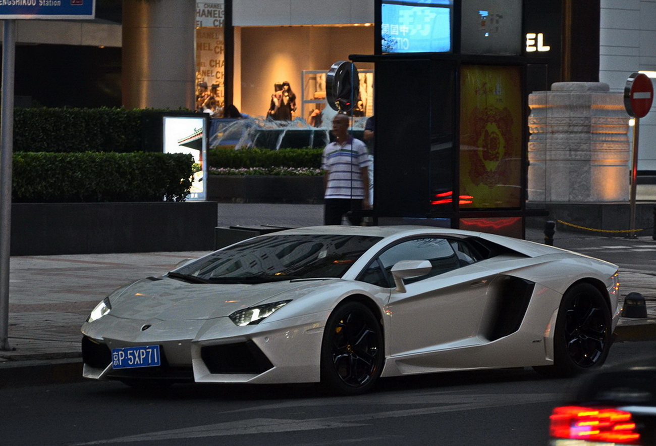 京P·5PX71, Lamborghini Aventador LP700-4, 2011–2016