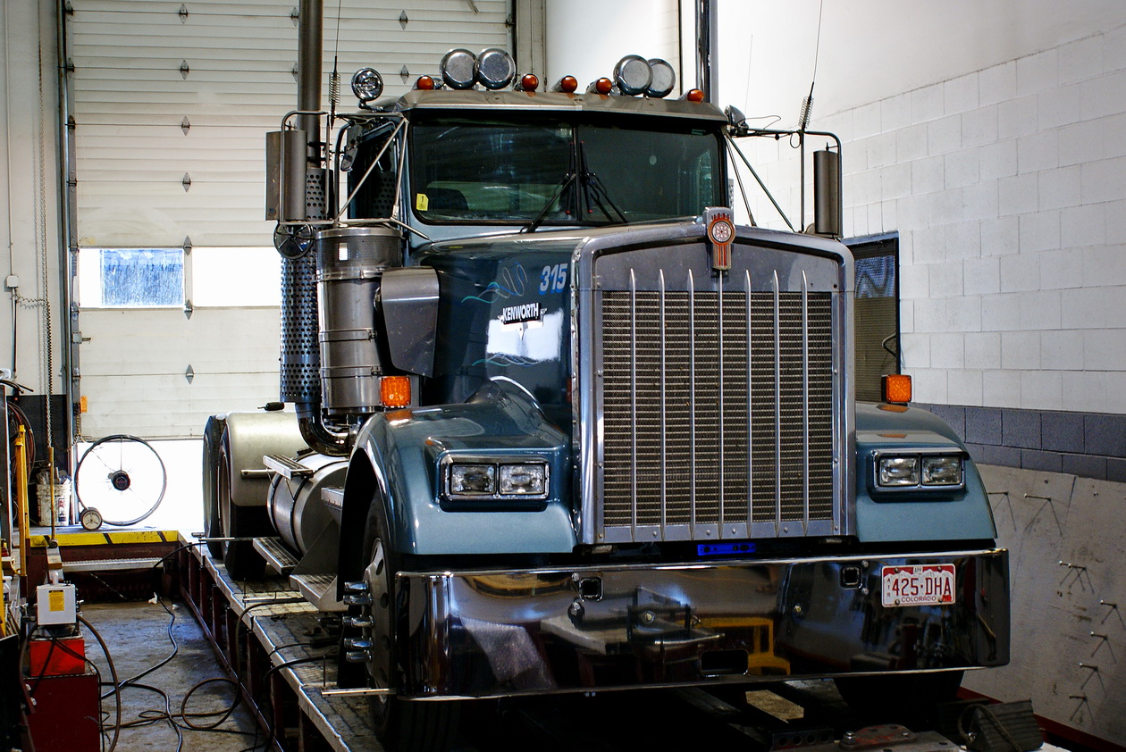 425-DHA, Kenworth W900 